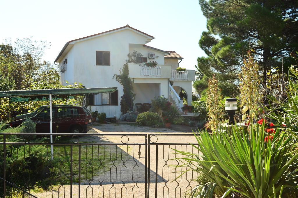 Apartments Stivic Pinezići Екстериор снимка